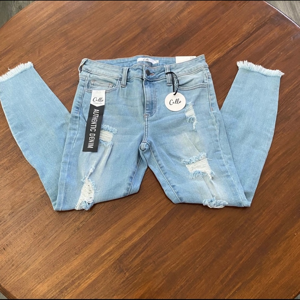 NWT CELLO JEANS SIZE 7/28